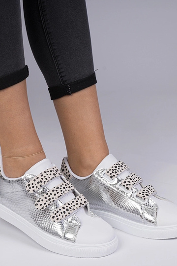 Silberne Sneakers mit... 2