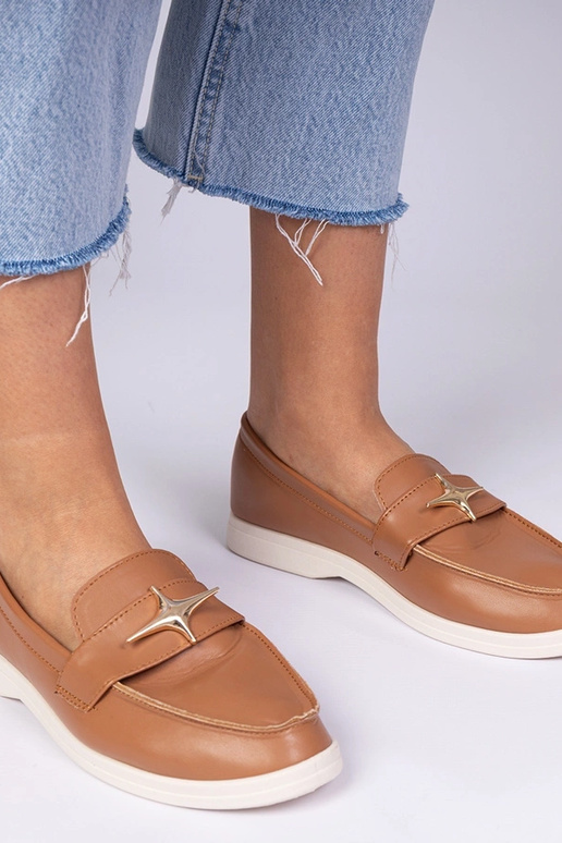 Braune Damenmokassins mit goldener... Braune Damenmokassins mit goldener...