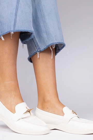 Weiße Damenmokassins mit...