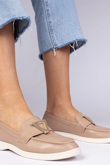 Dunkelbeige Damenmokassins...