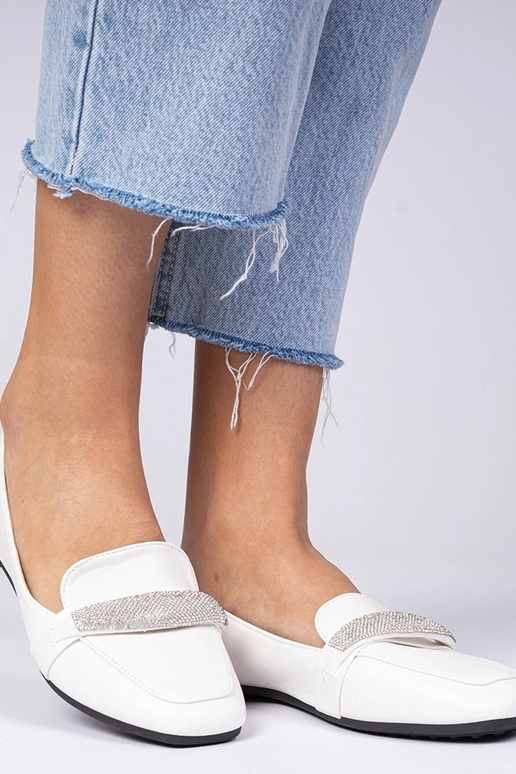 Weiße Damenmokassins mit Zirkonien... Weiße Damenmokassins mit Zirkonien...