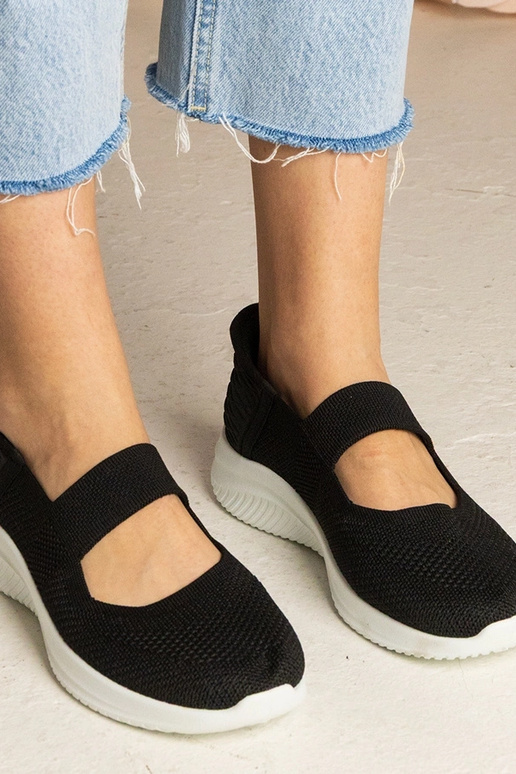 Schwarze Turnschuhe mit geprägter... Schwarze Turnschuhe mit geprägter...