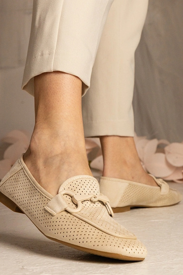 Beige Damenmokassins mit...