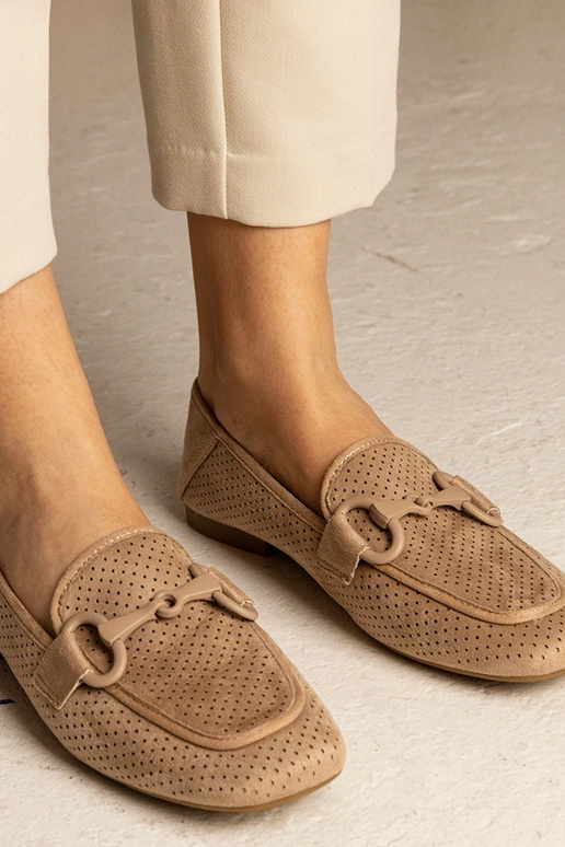 Braune Damenmokassins mit Lochmuster... Braune Damenmokassins mit Lochmuster...