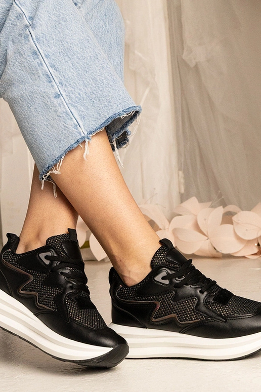 Schwarze Sneakers mit holografischen... Schwarze Sneakers mit holografischen...