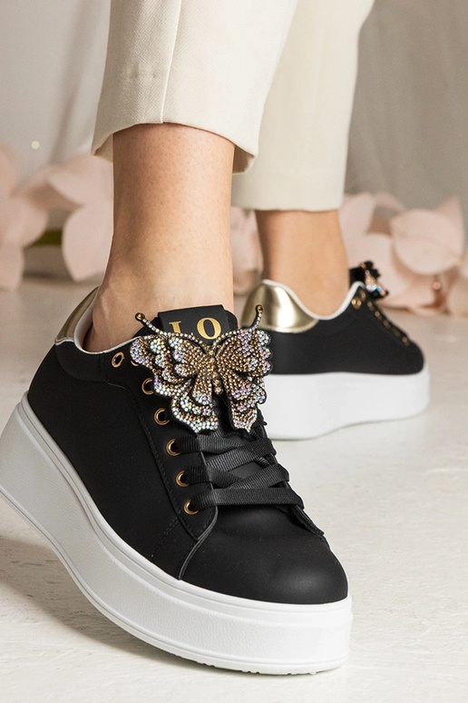 Schwarze Sneakers mit Schmetterling... Schwarze Sneakers mit Schmetterling...