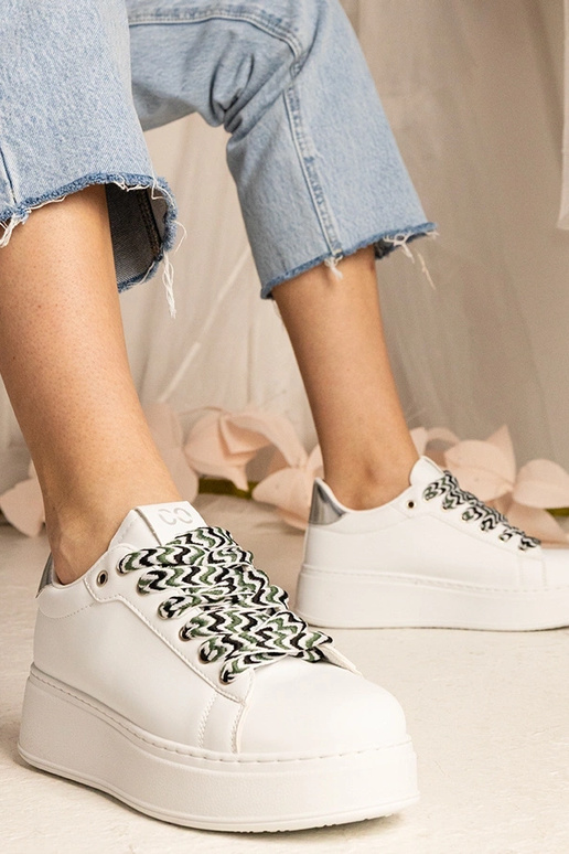 Weiße Damen-Sneakers mit dicker... Weiße Damen-Sneakers mit dicker...