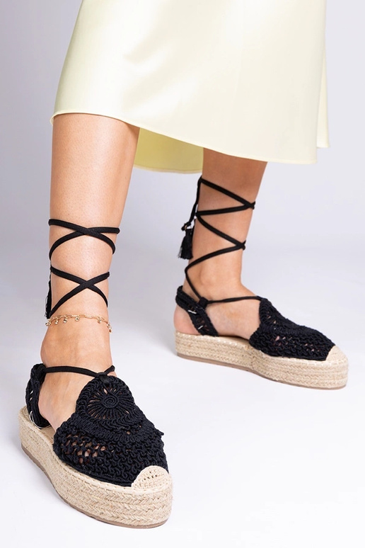 Schwarze geflochtene... Schwarze geflochtene...