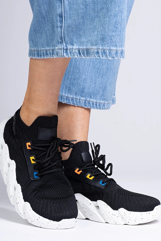 Schwarze Damen Sneakers auf dicker... Schwarze Damen Sneakers auf dicker...