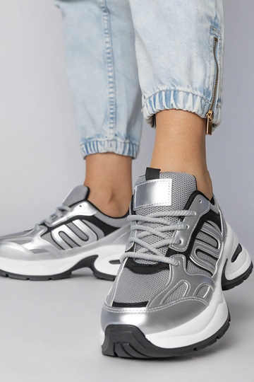 Silberne Sportschuhe auf massiver Sohle, „Aries" 2