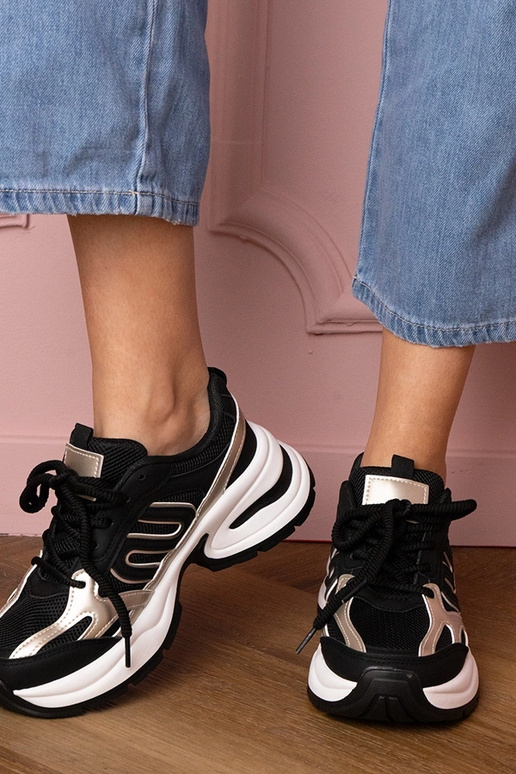 Schwarze Damen-Sneaker mit dicker... Schwarze Damen-Sneaker mit dicker...