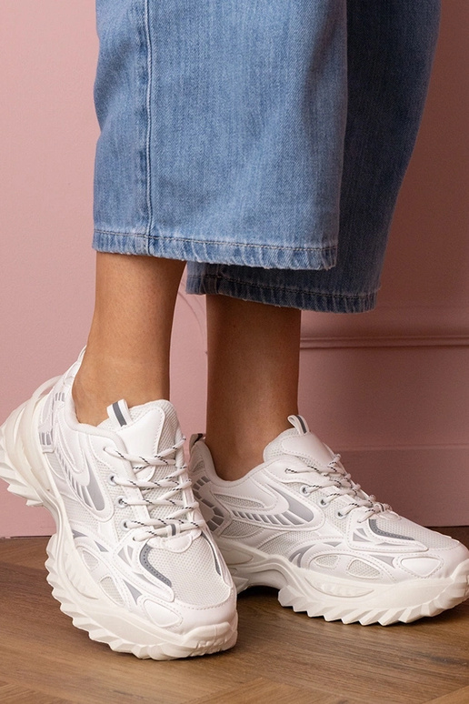 Weiße Damen-Sneaker auf stylischer... Weiße Damen-Sneaker auf stylischer...