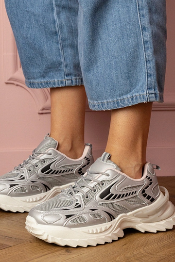 Silberne Damen-Sneaker auf stylischer Plattform Carina