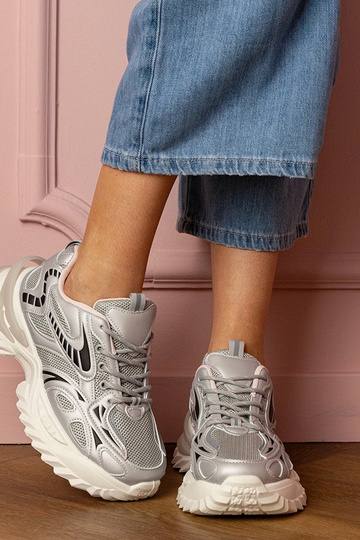 Silberne Damen-Sneaker auf... 2