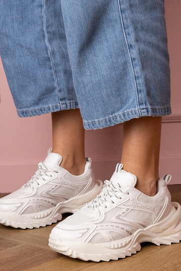 Weiße Damen-Sneaker auf...