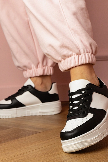 Schwarze Damen-Sneaker auf...
