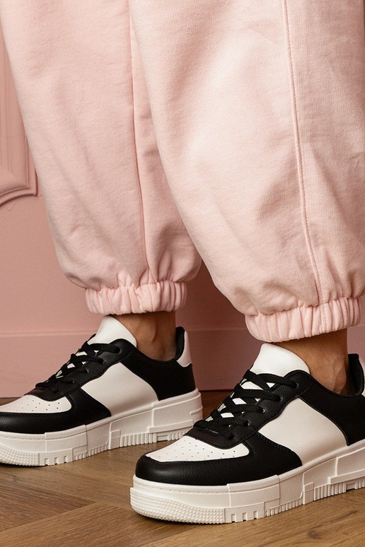 Schwarze Damen-Sneaker auf Plattform... Schwarze Damen-Sneaker auf Plattform...