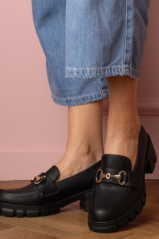 Schwarze Damen- Halbschuhe mit...