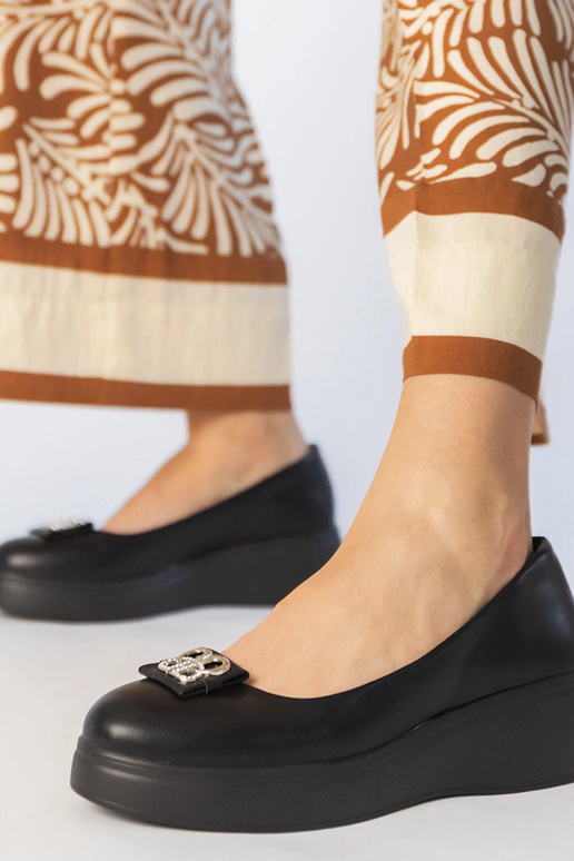 Schwarze Plateauschuhe mit...