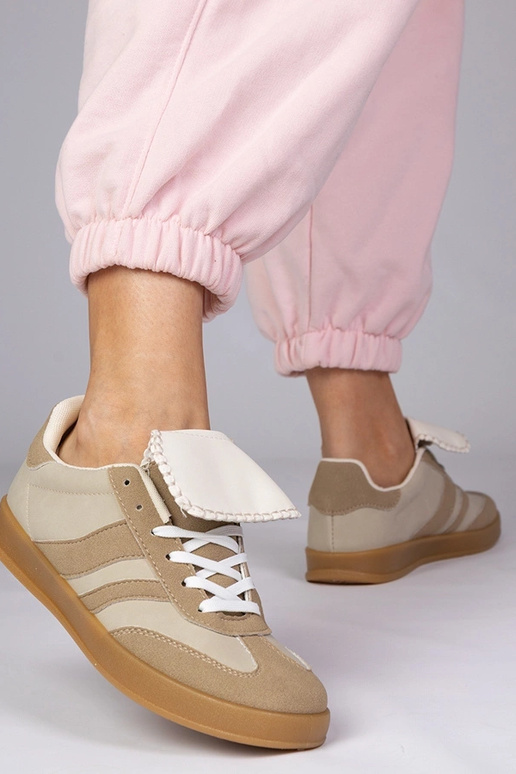 Sandfarbene sportliche Damenschuhe,...