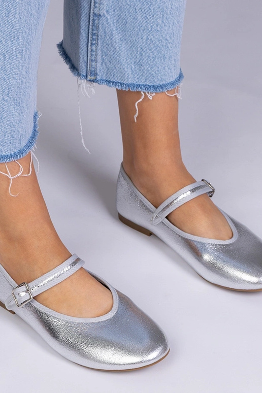 Silberne Ballerinas mit Schnalle,...