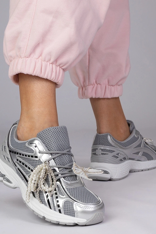 Silberne Sportschuhe mit abnehmbaren...