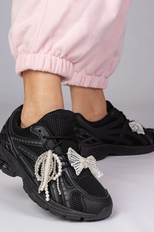 Schwarze Sportschuhe mit abnehmbaren...