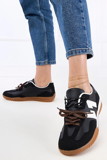 Schwarze Sportschuhe mit bunten Schnürsenkeln, „Bekki"