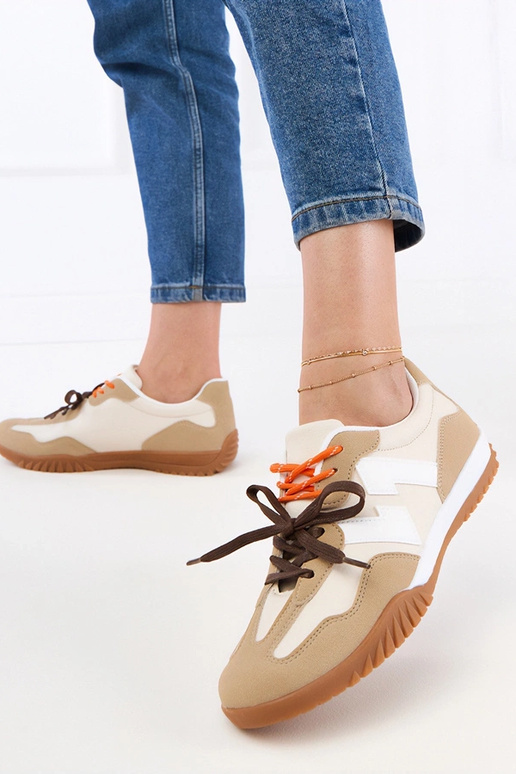 Sandfarbene Sportschuhe mit bunten...