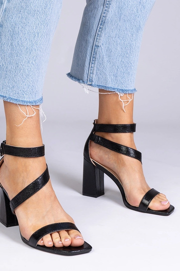 Schwarze Sandalen aus...