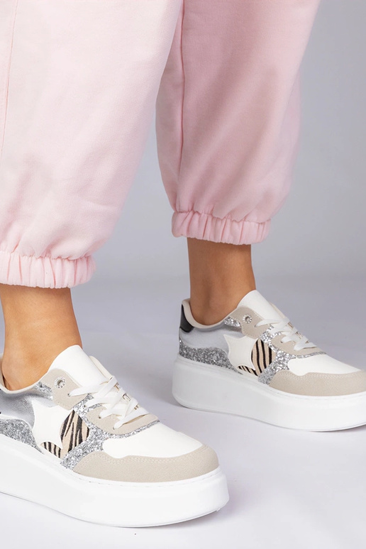 Sandfarbene Sportschuhe mit Glitzer...