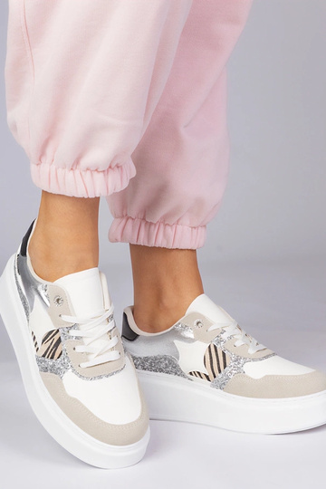 Sandfarbene Sportschuhe mit... 2