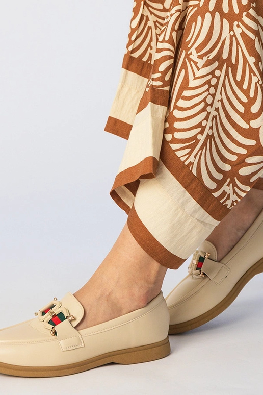 Cremefarbene Mokassins aus Eco-Leder...