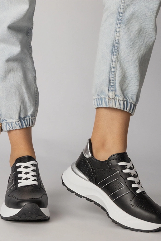 Schwarze Sportschuhe mit silbernem...