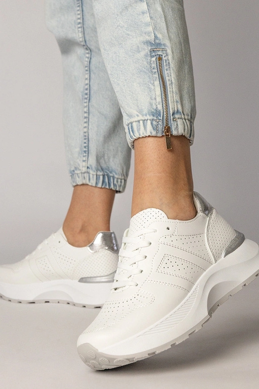 Weiße Sportschuhe mit silbernem...