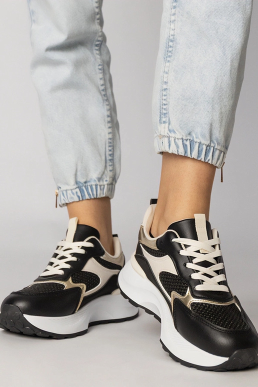 Schwarze Sportschuhe mit geflochtenem...