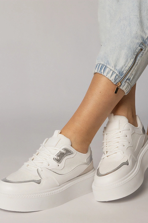 Weiße Sportschuhe mit Stoffeinsatz,...