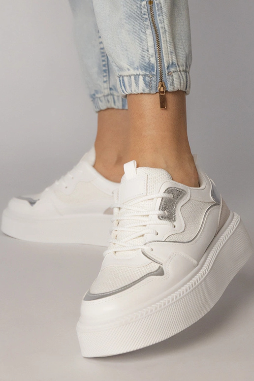 Weiße Sportschuhe mit Stoffeinsatz,...