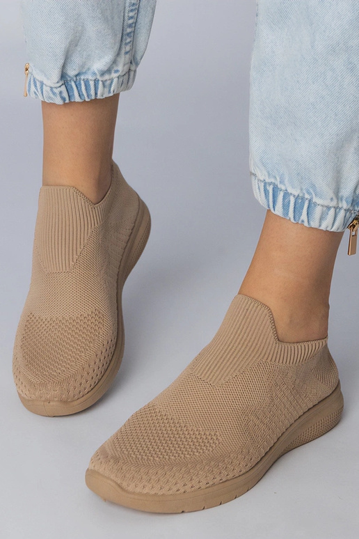 Sandfarbene Sportschuhe mit...