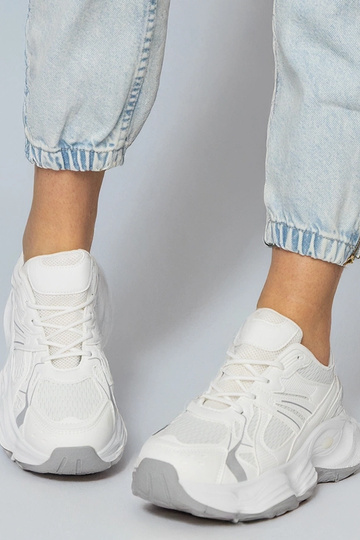 Weiße Sportschuhe mit... 2