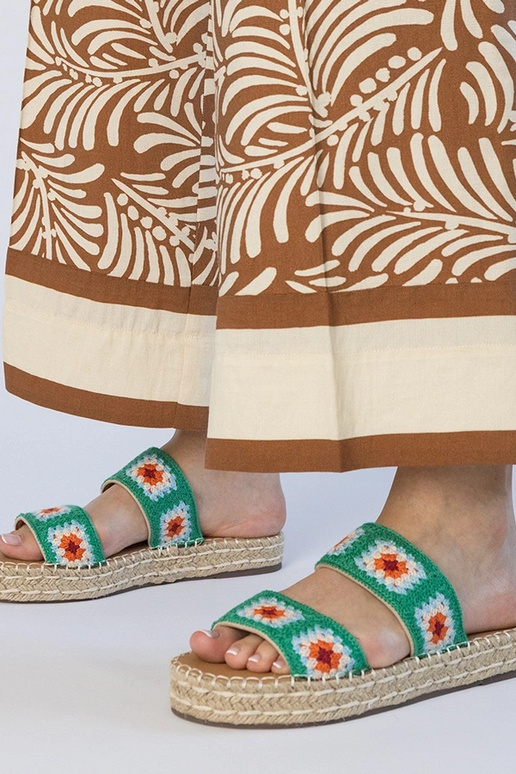 Grüne Espadrilles-Slipper mit...