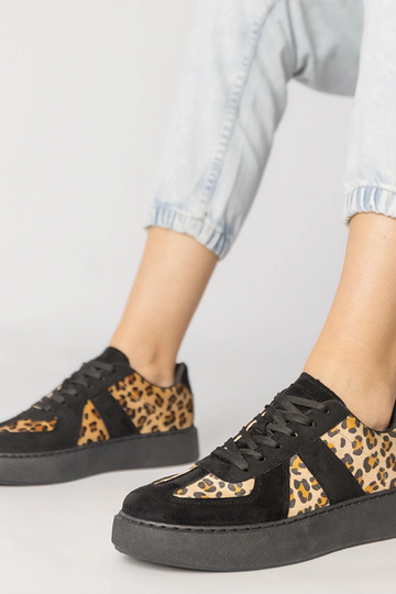 Schwarze Sneakers mit Pantherdruck, „Toris" 2