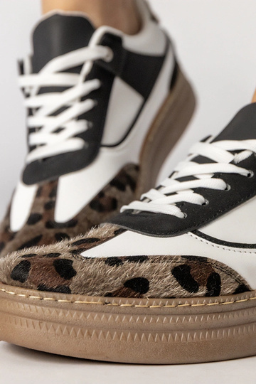 Schwarz-weiße Sneakers mit... 2