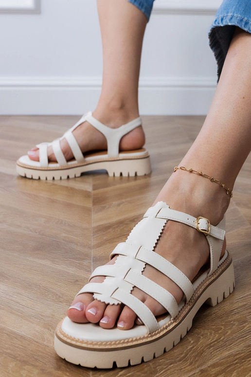 Weiße Gladiatoren-Sandalen mit... Weiße Gladiatoren-Sandalen mit...