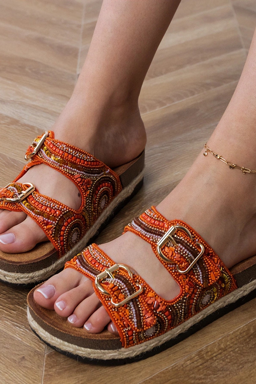 Orangefarbene ethnische Hausschuhe...