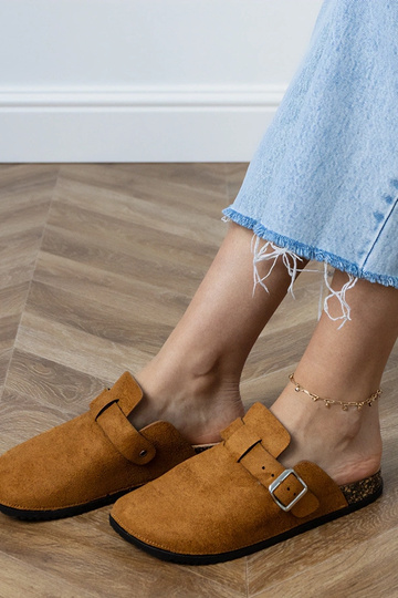 Braune geschlossene... 2