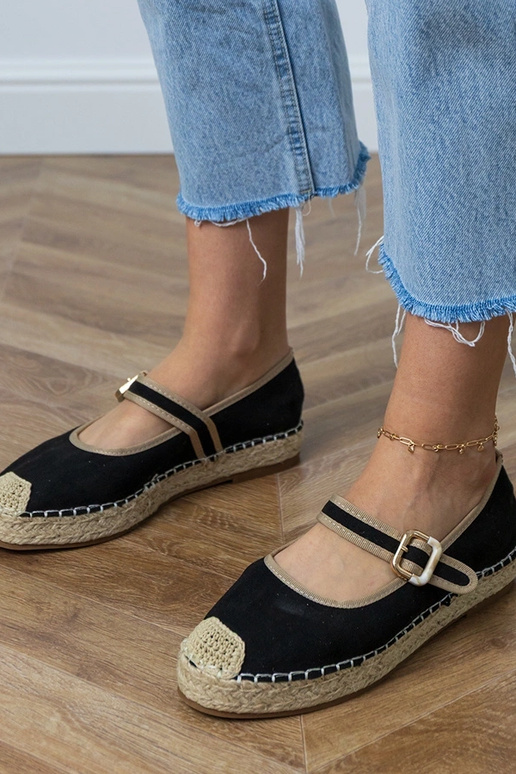 Schwarze Espadrilles mit dekorativer... Schwarze Espadrilles mit dekorativer...