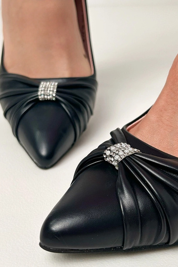 Schwarze klassische Sandalen mit Nadelabsatz und Zirkonia Bronney