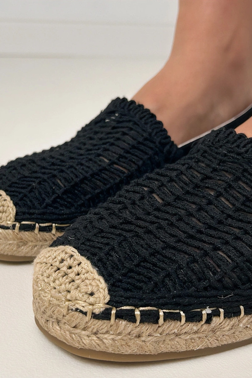 Schwarze durchbrochene Espadrilles...