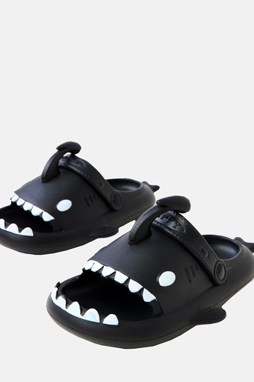 Schwarze Kinder-Slipper mit Haifischmotiven Tossi